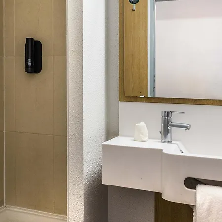 Nord Aeroport 호텔