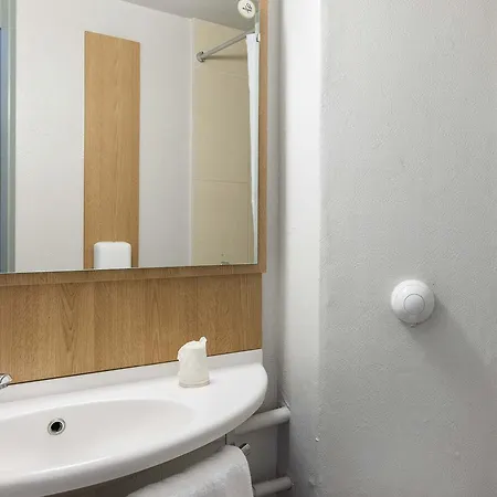 Nord Aeroport 호텔 2*