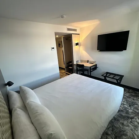 Nord Aeroport מלון