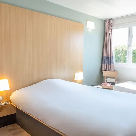 Nord Aeroport מלון